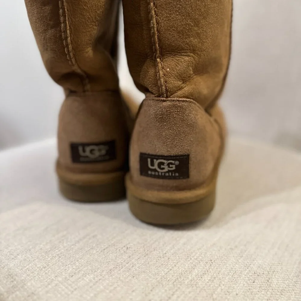 UGG Australia Classic Short Sheepskin Boots – Chestnut – Size 8